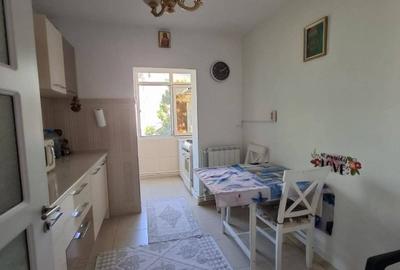 Apartament cu 2 camere decomandat, mobilat în Dacia