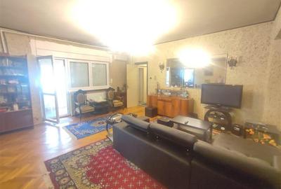 Apartament cu 3 camere semidecomandat în Libertății