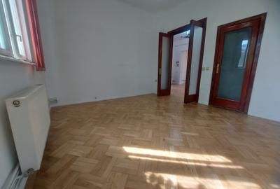 Vanzare 3 sau 4 camere in vila robustă Cotroceni la etajul 1, intrare separată - 3