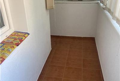 Apartament 3 camere , strada Bucegi - Policlinica 2,   etaj 1 3 , decomandat , i - 23