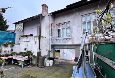 Casă / Vilă cu 3 camere de vânzare pe strada Domnească, Galați - 1