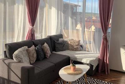 Apartament cu 3 camere semidecomandat, mobilat în Florești