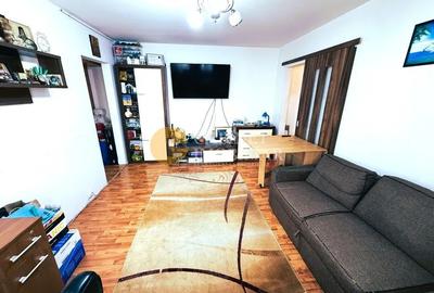 Apartament cu 3 camere semidecomandat, mobilat în Alexandru cel Bun