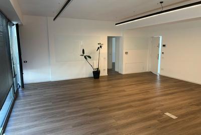 Apartament cu 4 camere semidecomandat, mobilat în Unirii