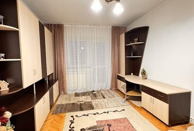 Apartament cu 3 camere în Decebal