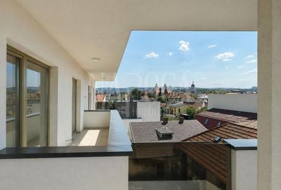 Apartament cu 4 camere semidecomandat în Central