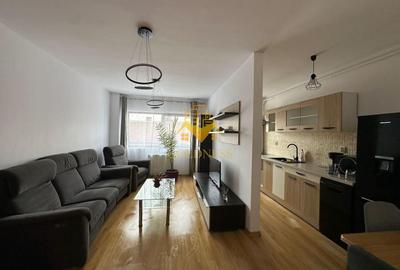 Apartament cu 3 camere semidecomandat, mobilat în Central