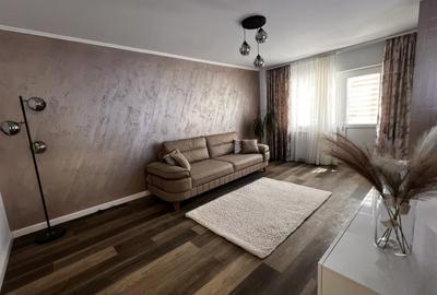 Apartament cu 3 camere decomandat, mobilat în Central