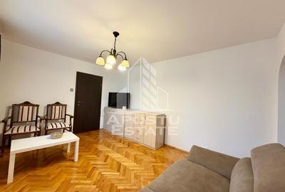 Apartament cu 3 camere semidecomandat, mobilat în Circumvalațiunii