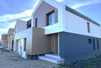 Casă cu 4 camere în Stupini
