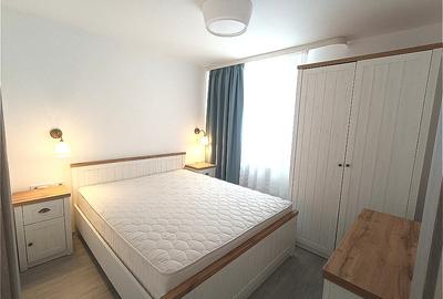 Apartament cu 2 camere semidecomandat, mobilat în P-ța Romană
