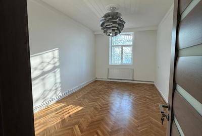 Apartament cu 3 camere decomandat în Copou