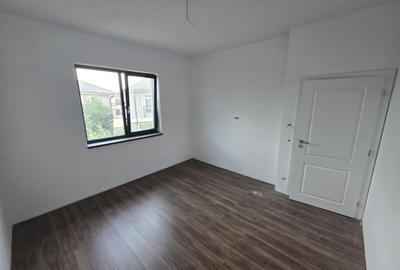 Complex rezidential nou. 4 Camere. 2 Bai. Curte. - 10