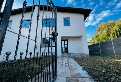 Casă cu 4 camere în Berceni