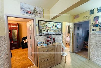 Apartament cu 3 camere decomandat în Calea Poplăcii