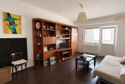 Apartament cu 4 camere decomandat în Lacul Tei