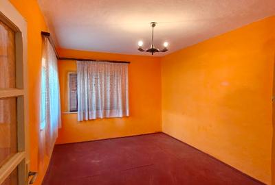 Casa solidă și teren în Zona Islaz pe Strada Mărului - 8