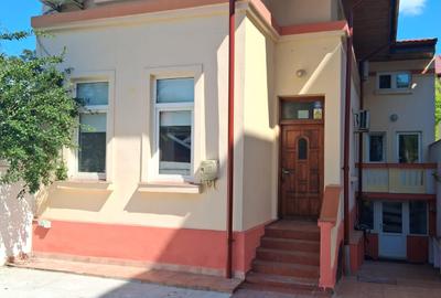Casă individuală cu 6 camere în Tineretului