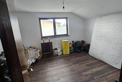 Casă/Vilă spațioasă cu etaj și garaj – Preț: 250.0 - 19