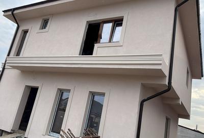 Casă individuală cu 5 camere în Est
