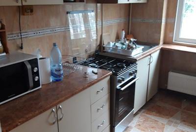 Apartament cu 3 camere decomandat, mobilat în Brâncoveanu