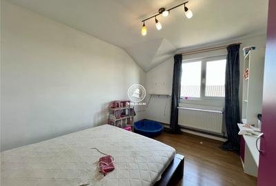 Casă cu 5 camere decomandat în Horpaz