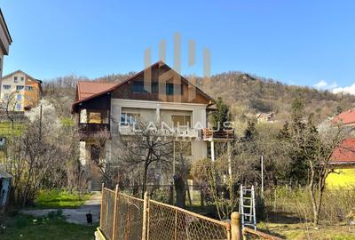 Casă cu 5 camere în Săsar