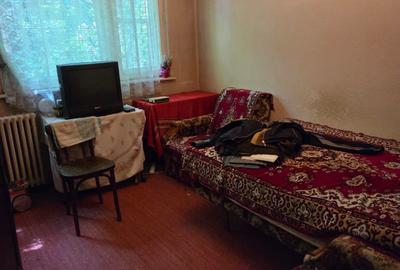 Apartament cu 3 camere semidecomandat în Giulești