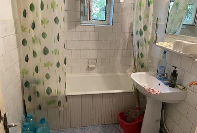 Apartament 3 camere Focsani ,zona centrala , 2 bai , decomandat , liber - 12
