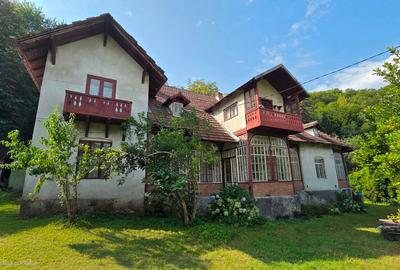 Casă individuală cu 5 camere în Central