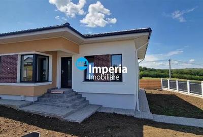Casă individuală cu 4 camere în Ciurbești