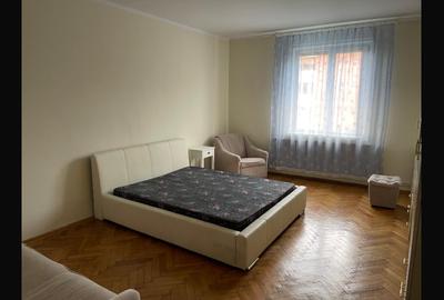 Închiriez apartament 3 camere deosebit, decomandat,zona Medicină,etajul 2/2, - 3