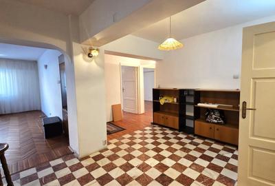 Apartament cu 3 camere decomandat în Cotroceni