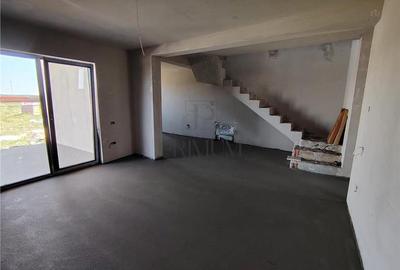 Duplex despartit prin C.T.- dormitor la parter - canalizare - 5