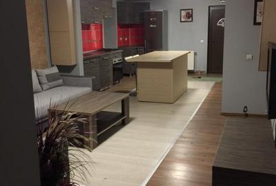 Apartament cu 3 camere nedecomandat, mobilat în Centrul Civic