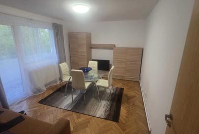 Apartament cu 3 camere decomandat, mobilat în Spitalul Județean