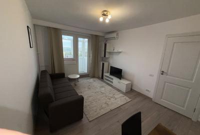 Apartament cu 2 camere semidecomandat, mobilat în P-ța Victoriei