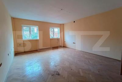 Apartament cu 4 camere semidecomandat în Ultracentral