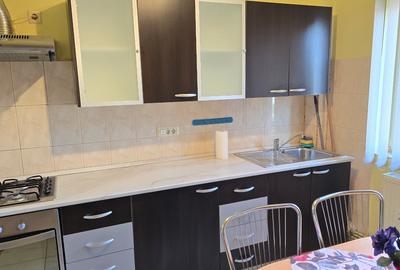 Vand apartament 2 camere decomandat in Deva, situat pe  Bld. Balcescu, etaj 2, - 10
