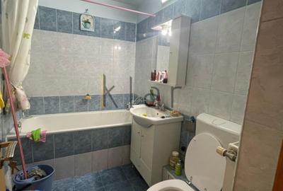 Apartament de vanzare 3 camere zona Intre Lacuri - 9