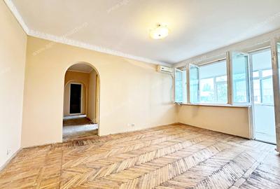 Apartament cu 3 camere semidecomandat în Micro 16