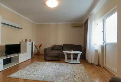 Apartament cu 3 camere decomandat în Decebal