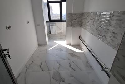Tomis Nord (Ciresica)- 2 camere decomandate,  totul nou - 115.000euro - 22