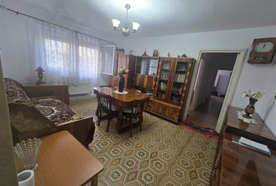 Apartament cu trei camere parter - 1