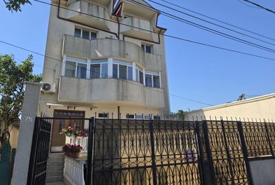 Km 5- Str. Salciilor- vila S + P + 2 E + M cu 10 camere, foisor si teren 453 mp - 1