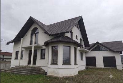 Casă individuală cu 7 camere în Marginea