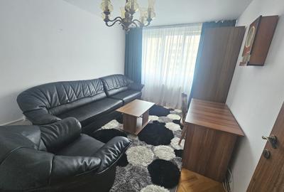 Apartament cu 3 camere decomandat, mobilat în Centrul Civic
