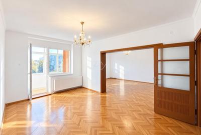 Bloc tip asociatie - zona Kiriac. 4 camere, 3 balcoane. Garaj si boxa. - 4