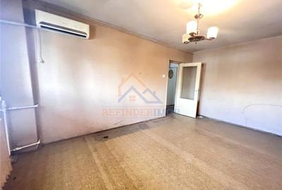 Apartament cu 3 camere decomandat în Drumul Taberei