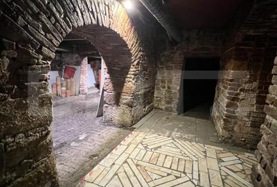 Spațiu comercial, de 120.00 mp, în Central